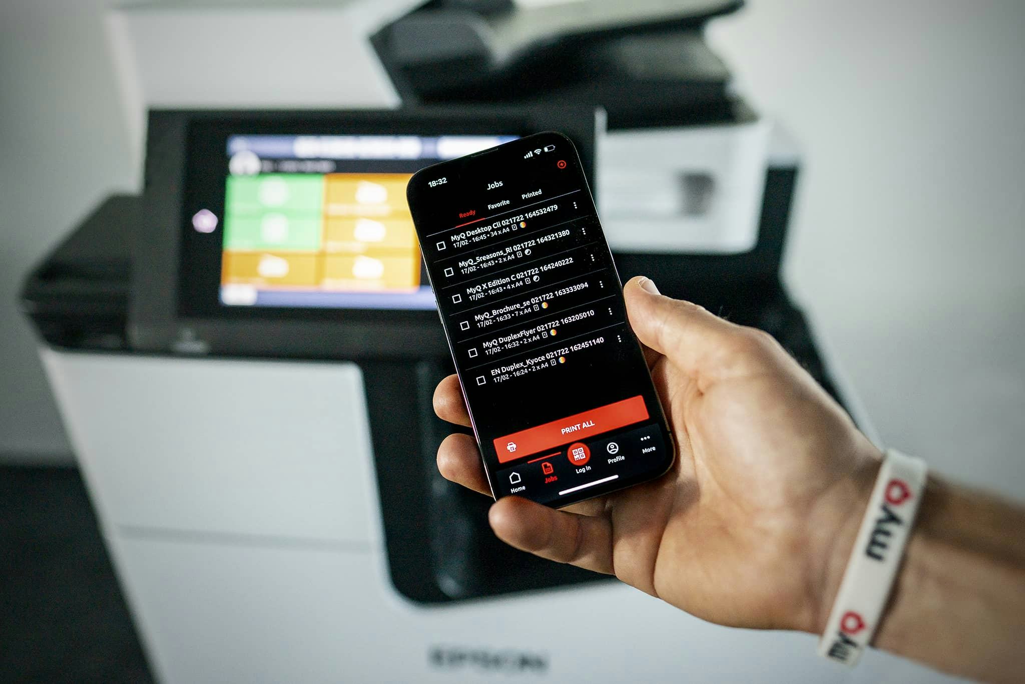 MyQ X Software - Users manage their print jobs from their mobile phone or tablet with the MyQ X Mobile Client application (iOS and Android).