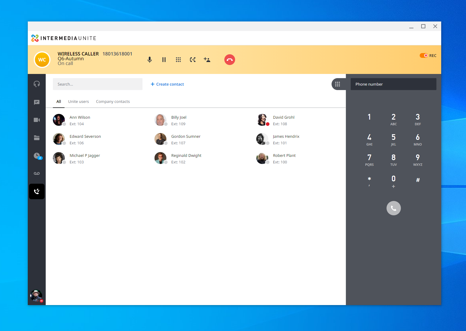 Intermedia's unified Unite and Contact Center lets employees collaborate and manage customer communications in one application. Frontline users can distinguish between customer (orange call bar) and non-contact center calls.