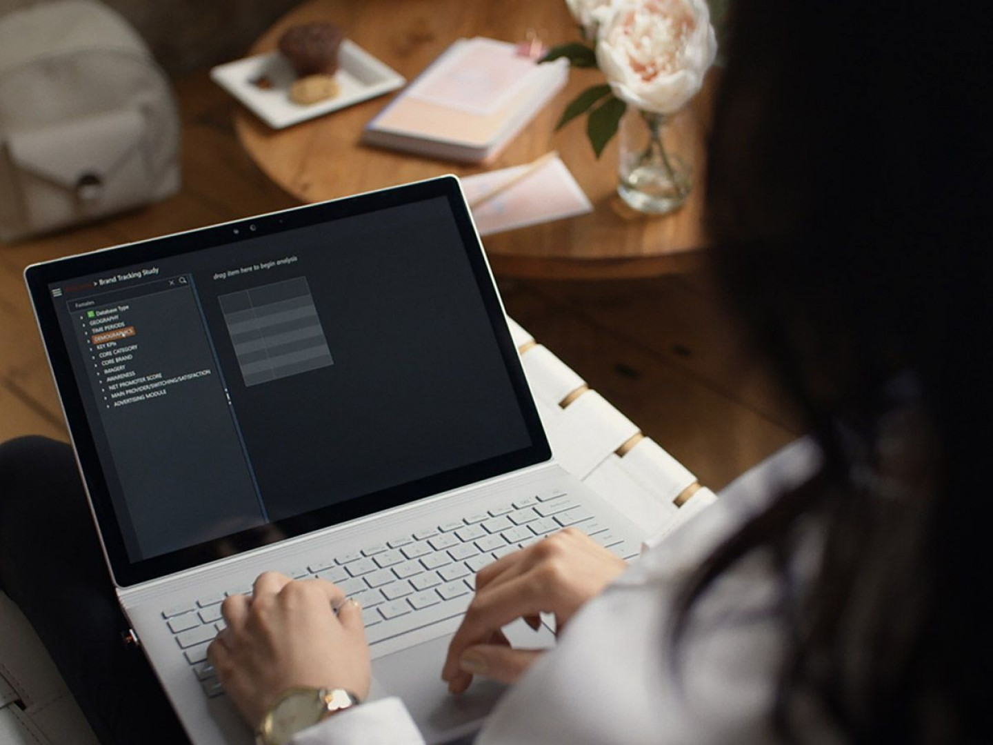 Harmoni Software - Tables can be created by dragging and dropping data sets onto axes, with Harmoni performing automatic statistical analysis and offering charting suggestions