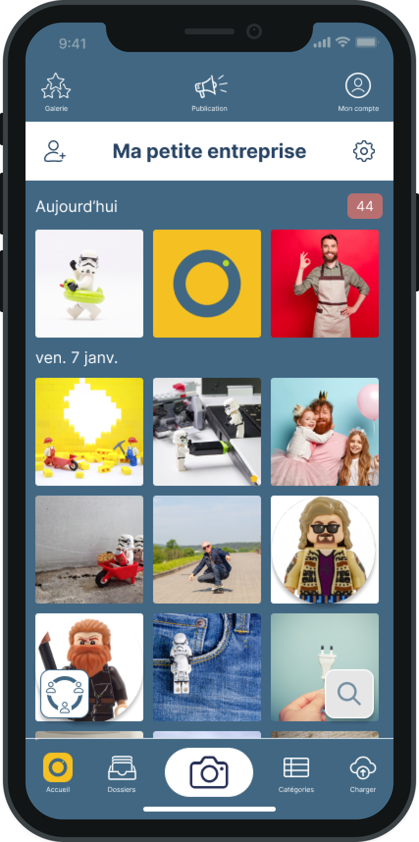  Home screen of the Letmo application, where all the photos added by members of the sharing space are shown.