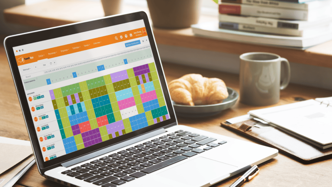 Tramitapp HR management screenshot: Consulta y gestiona los horarios compartidos del equipo de un vistazo.