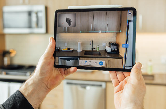 Streem allows agents to see what their customer sees while empowering them with tools to guide, capture and record for efficiency and accuracy, all resulting in a premium customer experience.